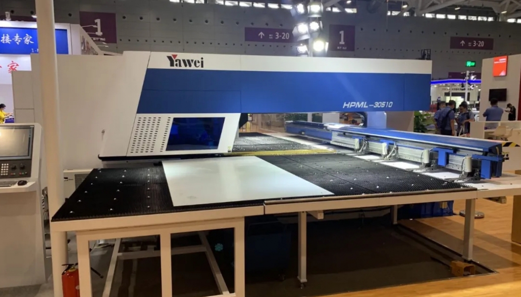 亚威冲割复合机获2022年度江苏省首台（套）重大装备认定